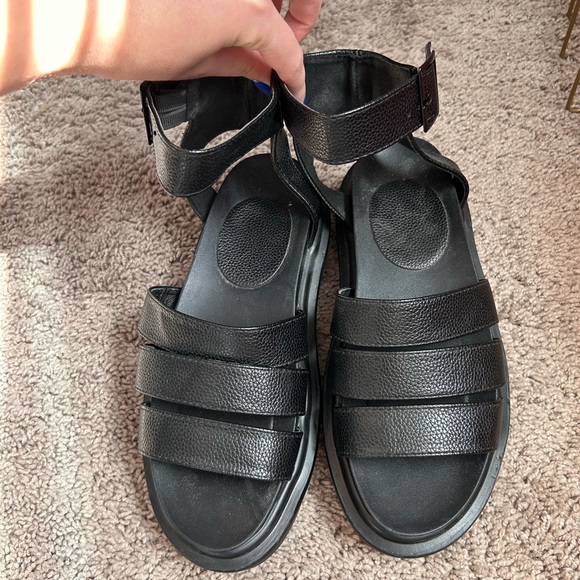 Black chunky strappy sandals - Picture 3 of 3